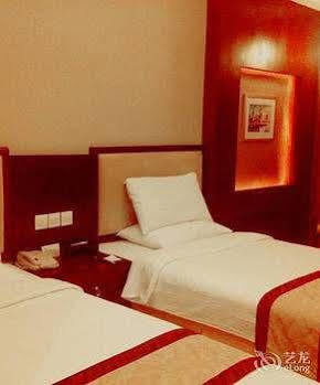 Wanyi Hotel Донгуан Екстериор снимка