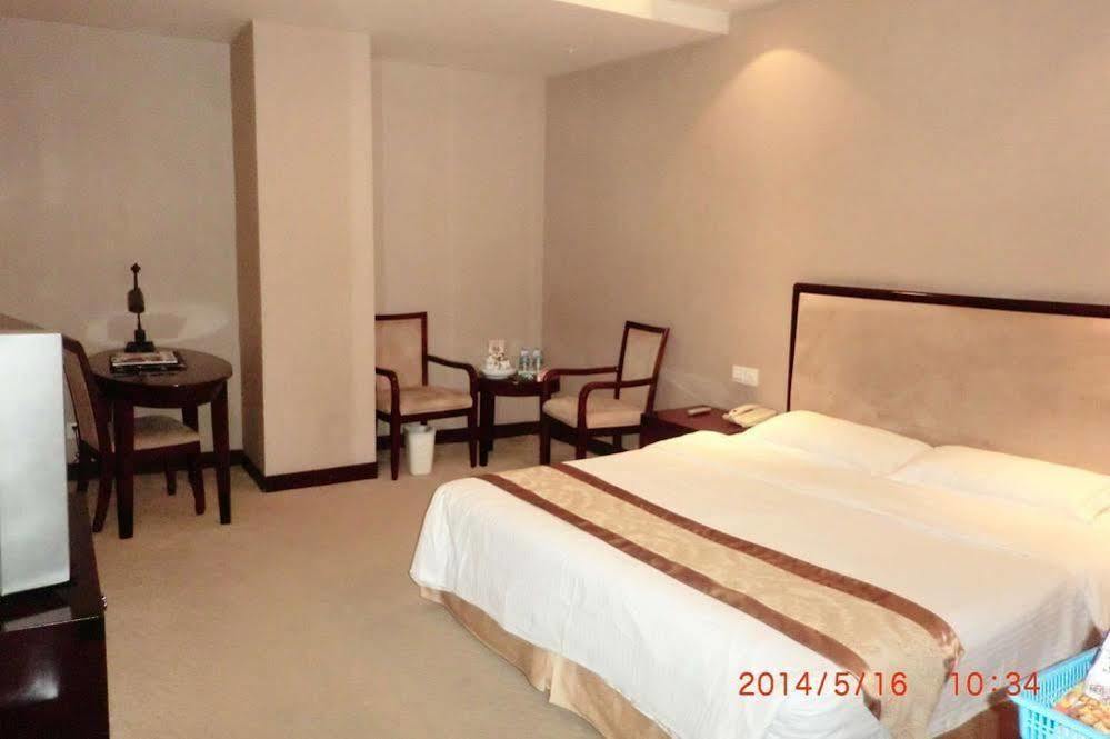 Wanyi Hotel Донгуан Екстериор снимка