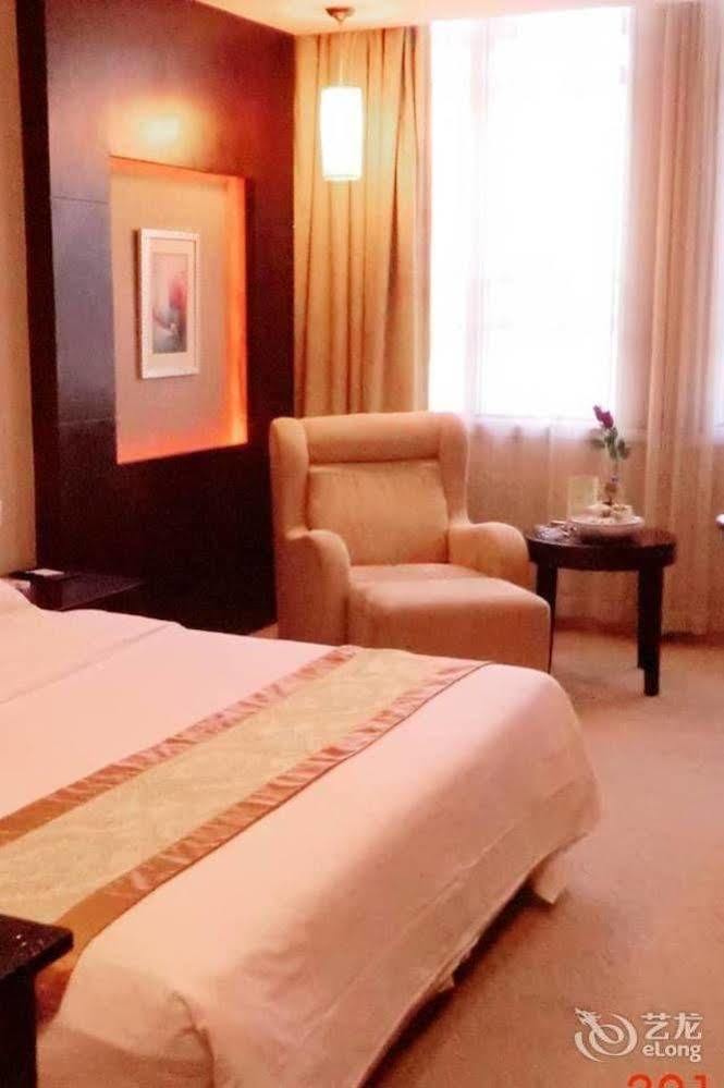 Wanyi Hotel Донгуан Екстериор снимка